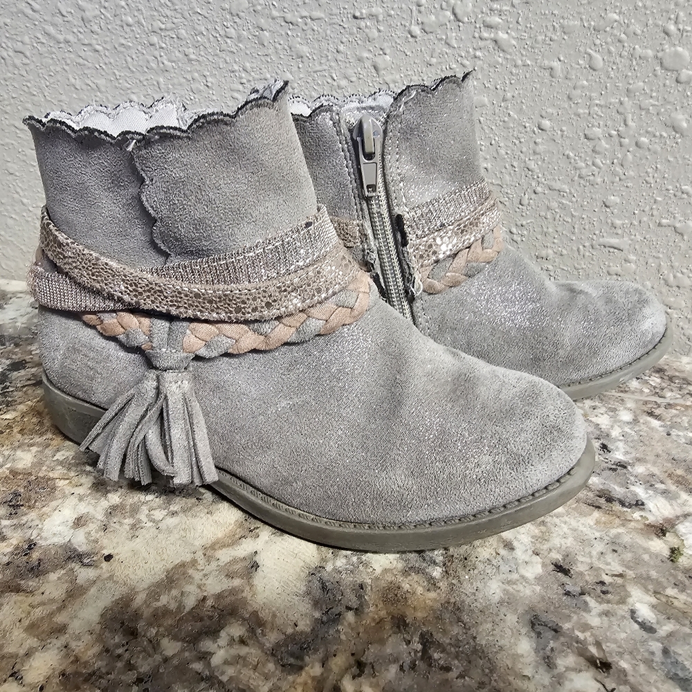Crown Vintage Suede Scallop Ankle Boots with Braided Accent *Little Girl SIZE 12 - Picture 2 of 8